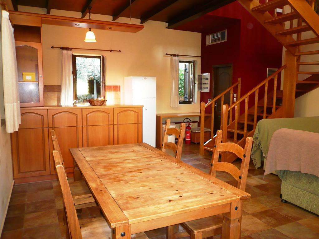 Maison Viros Kardhamili Bilik gambar